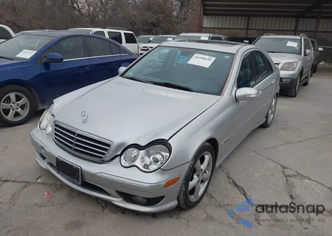 2006 Mercedes-Benz C 230 Sport z USA, uszkodzony, nr VIN WDBRF52H46A907597